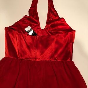 bebe Tops - Twist Halter Peplum bebe Tops - Twist Halter Peplum